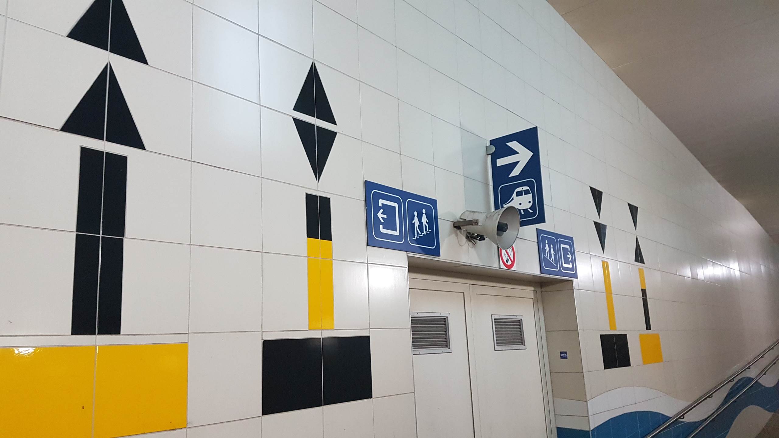 Obraz zawierajcy tekst, ciana, w pomieszczeniu, toaleta

Opis wygenerowany automatycznie