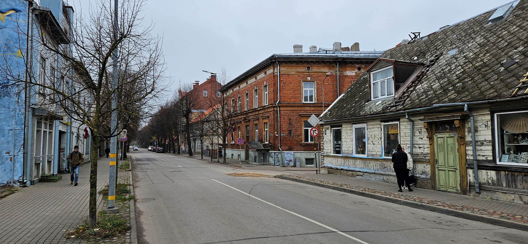Obraz zawierający na wolnym powietrzu, niebo, Sąsiedztwo, budynek

Opis wygenerowany automatycznie