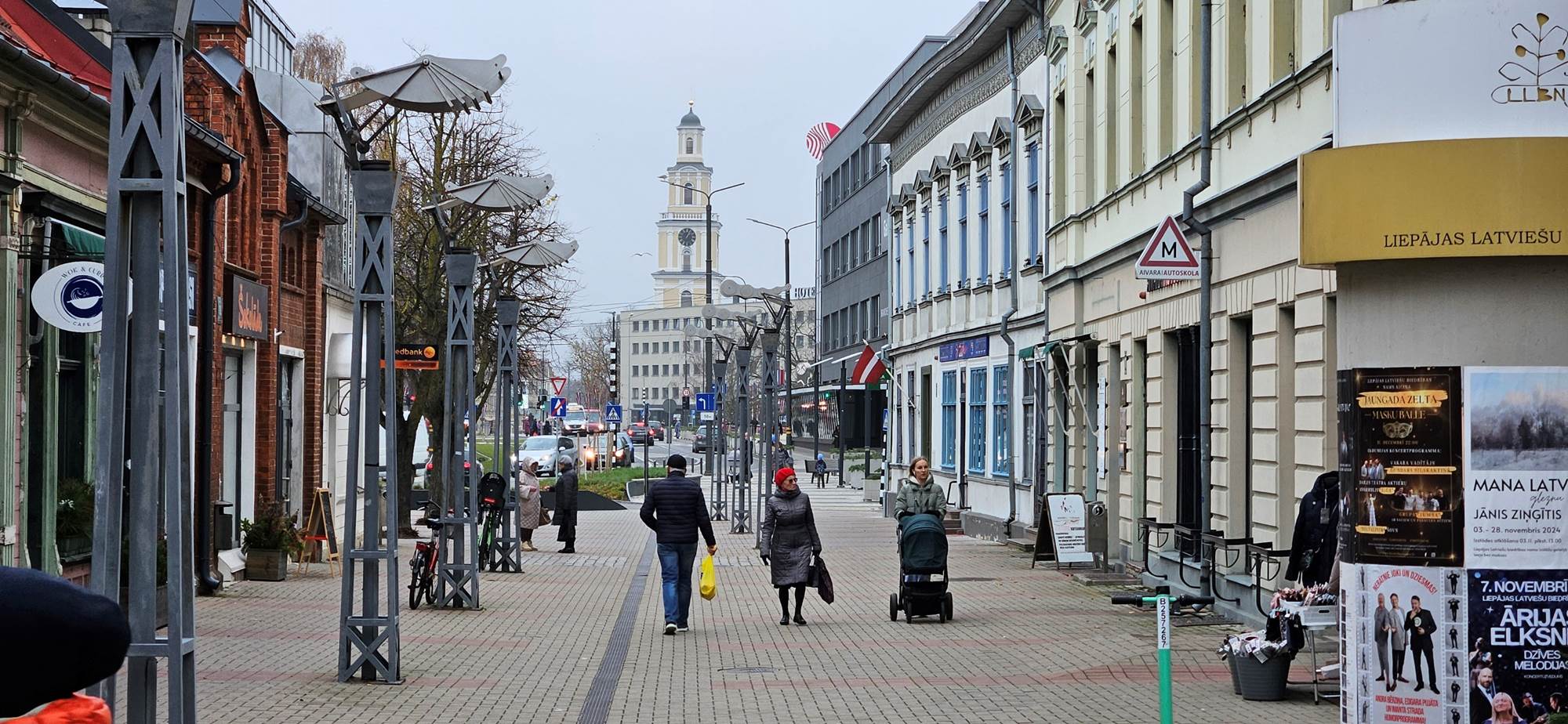 Obraz zawierający na wolnym powietrzu, tekst, budynek, miasto

Opis wygenerowany automatycznie